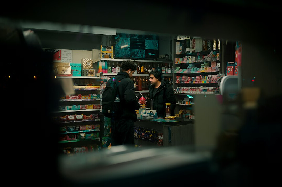 undercover detective in store
