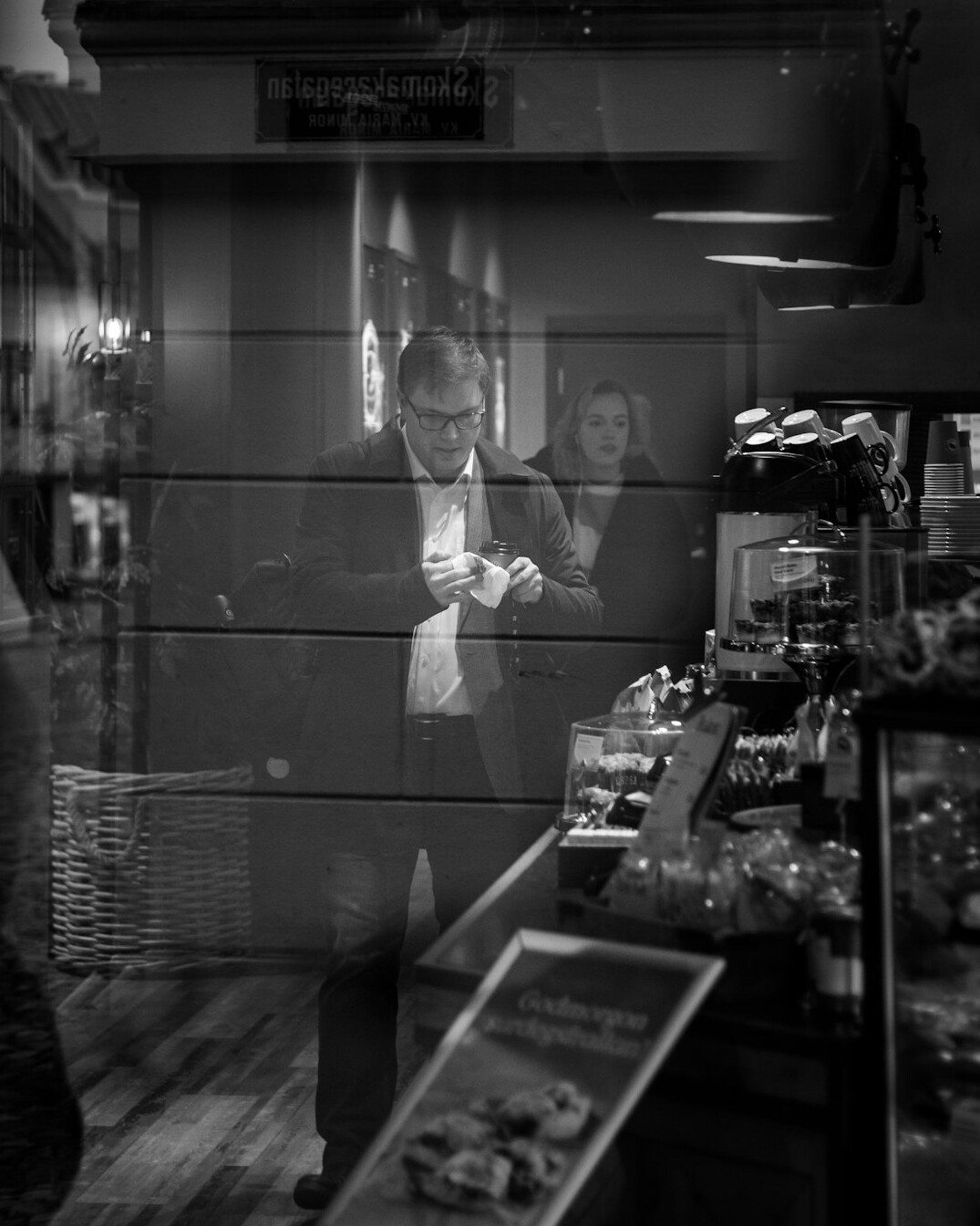 detective watching aisle